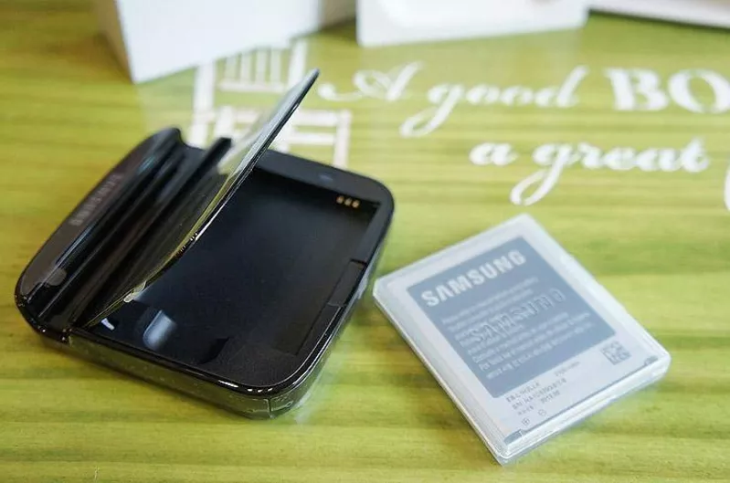 Samsung Galaxy S3 SHV-E210S 3
