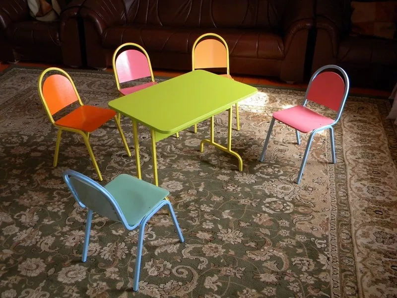 Детские стулья,  столы,  парты 