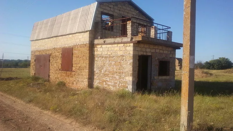 Продам недостроенный двухэтажный дом (Крым,  пгт Черноморское 3